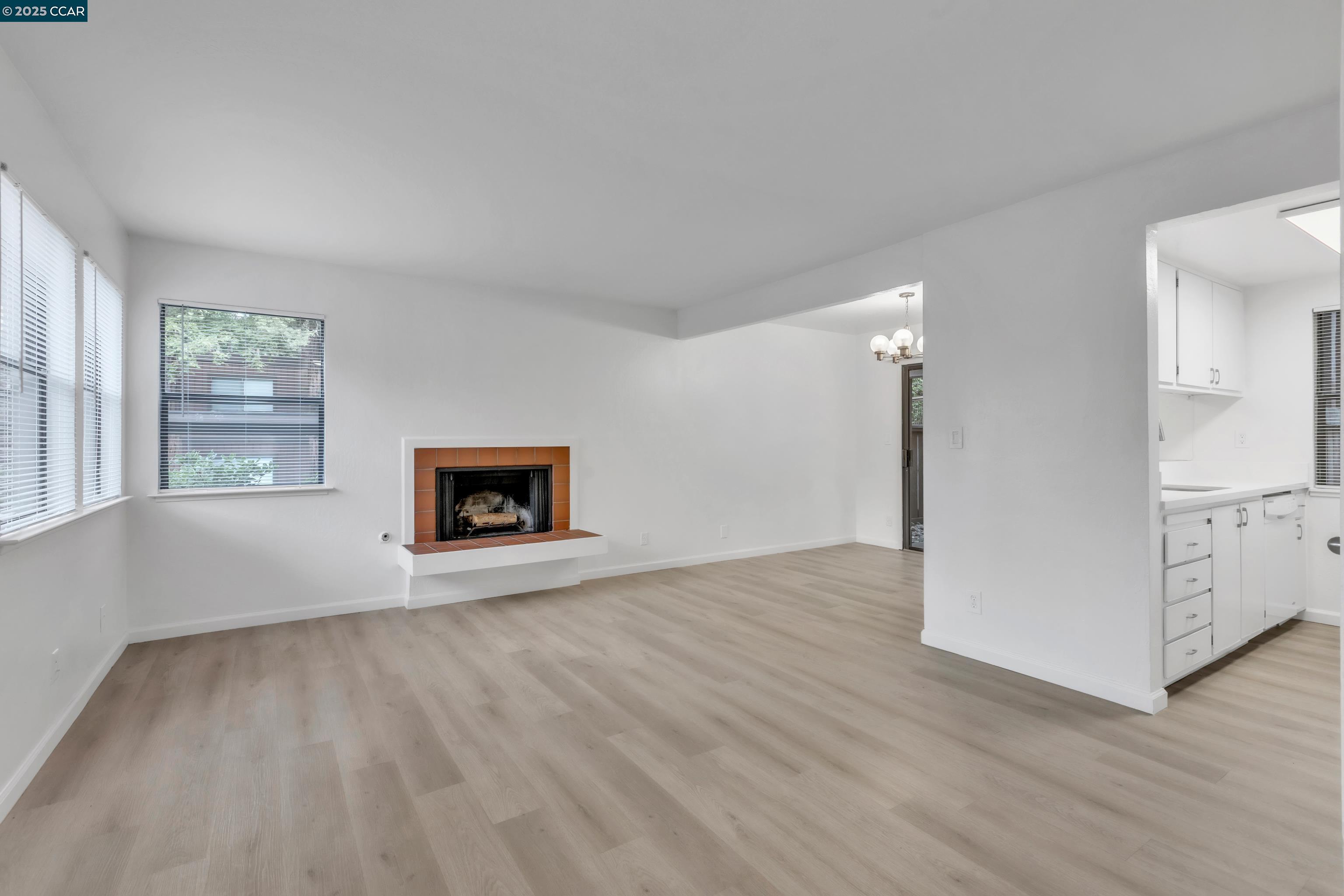 890 Camelback Pl