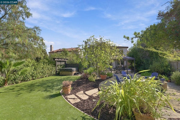 1133 S CHANTERELLA DR, SAN RAMON, CA 94582 - Image d7c19bb44db7399657f90958d3345eea/549629920