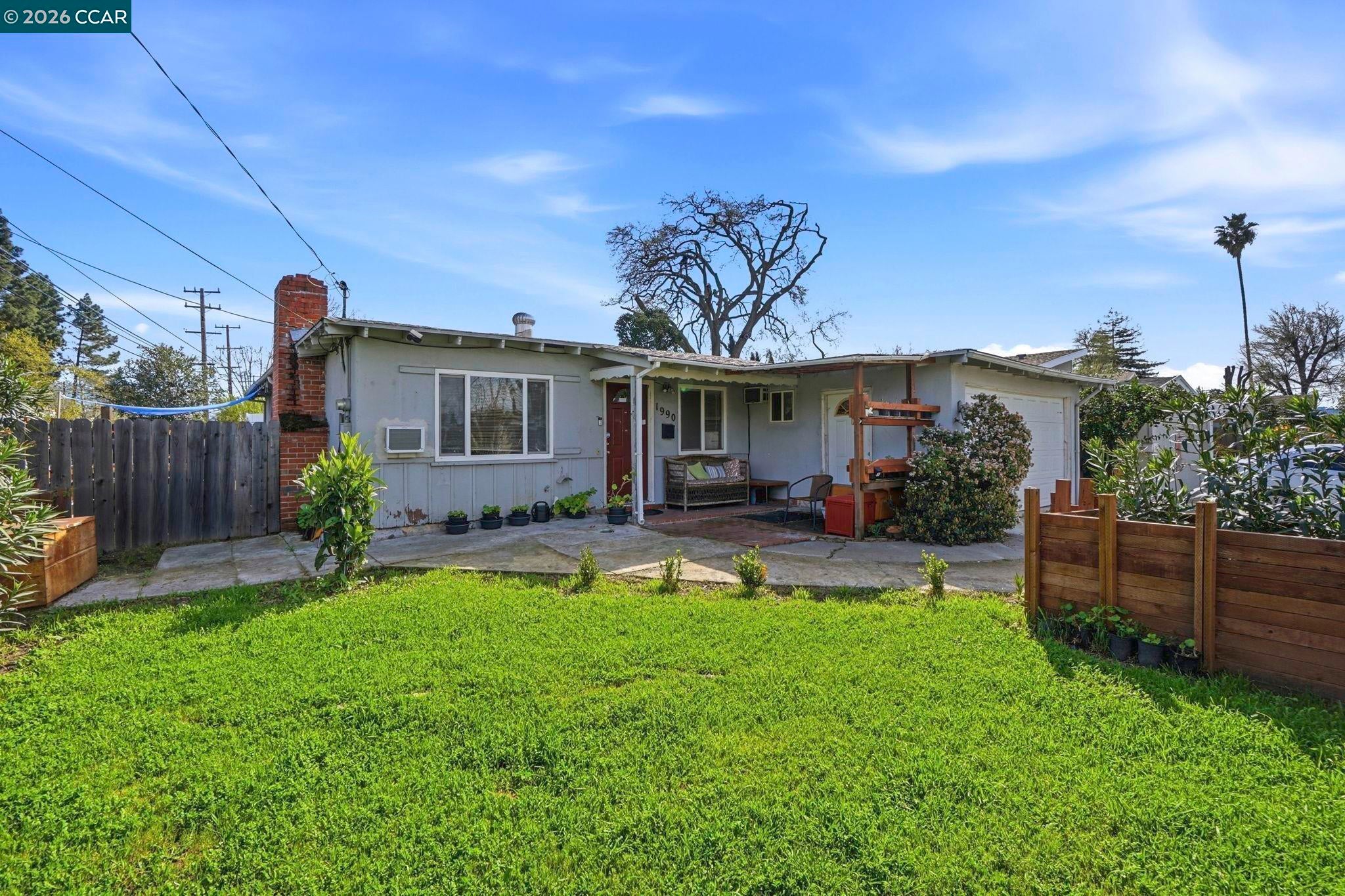1990 Sunshine Dr