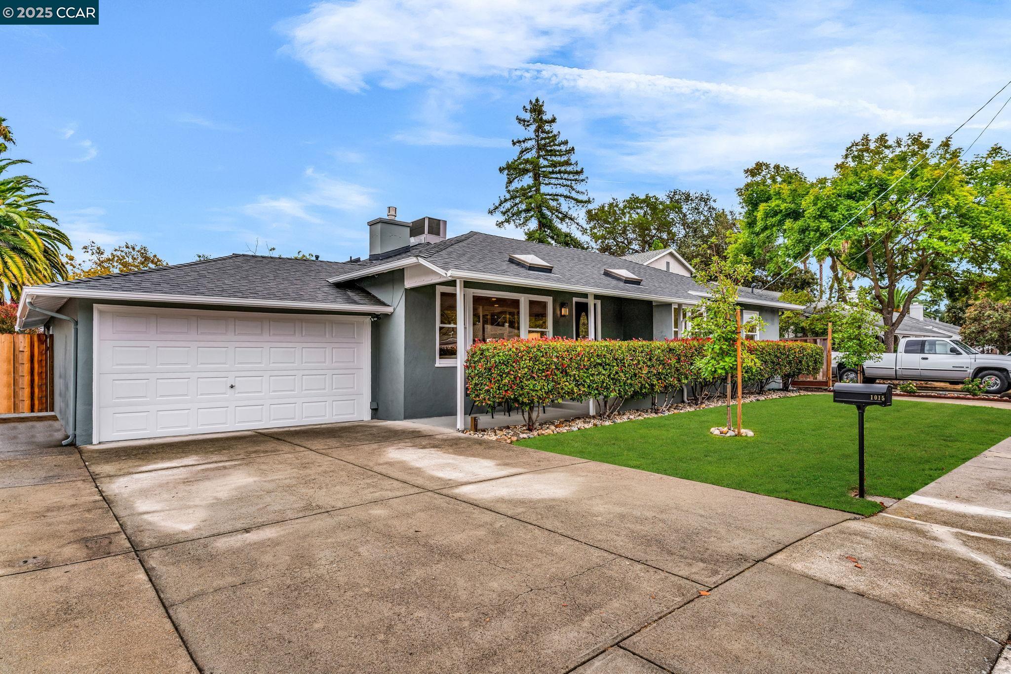 1015 Pleasant Valley Dr