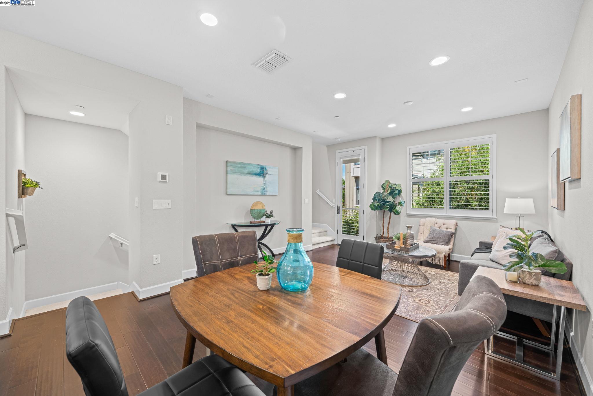 389 Basswood Cmn 9