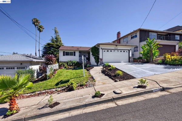 2464 MIKEMARY CT, CASTRO VALLEY, CA 94546 - Image f178bcc60f38266ceb14a8f48b4db8d2/3314159527