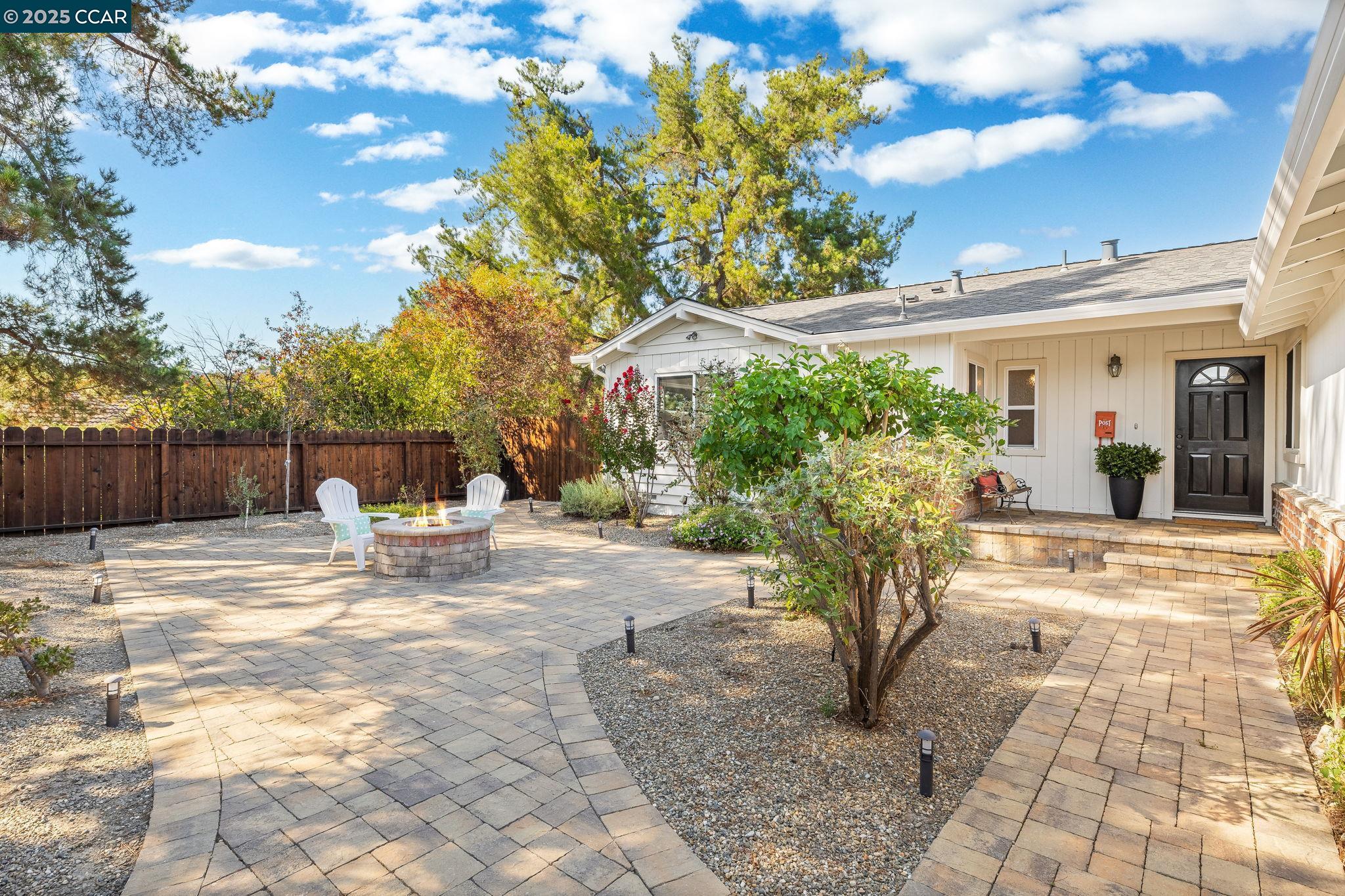 11 Lindsey Ct