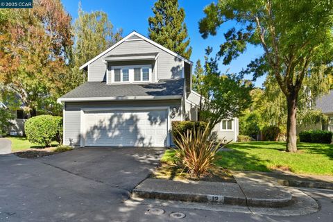 12 Moss Ln Lafayette CA 94549