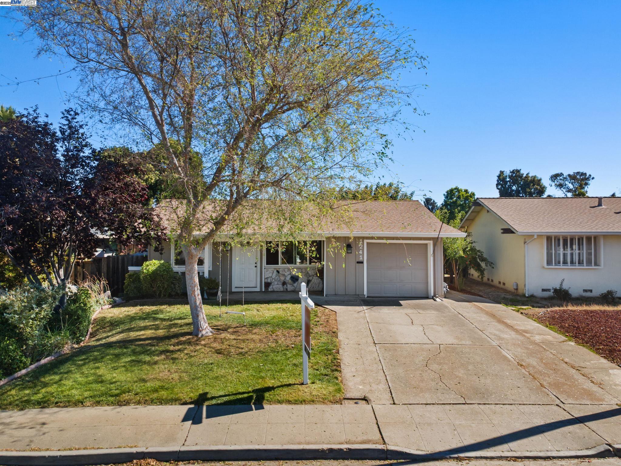 1241 Hibiscus Way