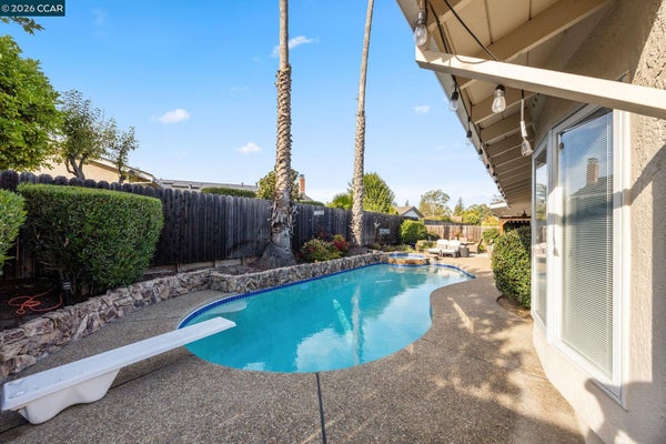 486 VIKING DR, PLEASANT HILL, CA 94523 - Image ffebc31ffbfae4cca51f3f37f4fa0bf5/3950217560