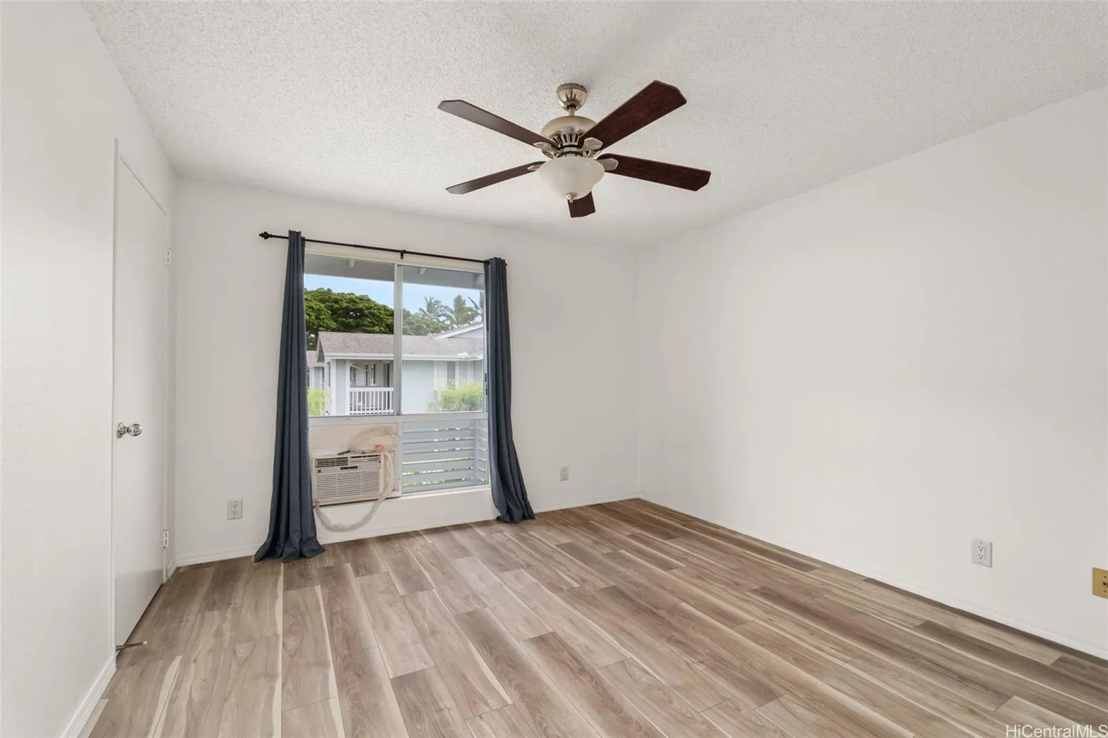 Waipahu, Hawaii 96797, United States, 2 Bedrooms Bedrooms, ,2 BathroomsBathrooms,Residential,Active,35174