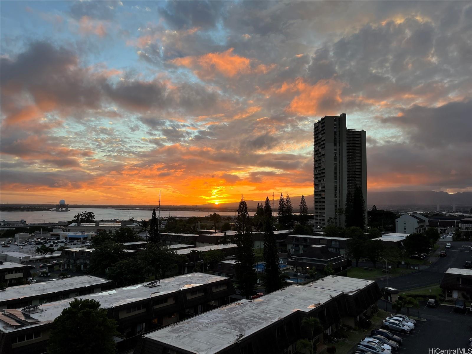 Pearl Ridge Gdns & Twr Condominium