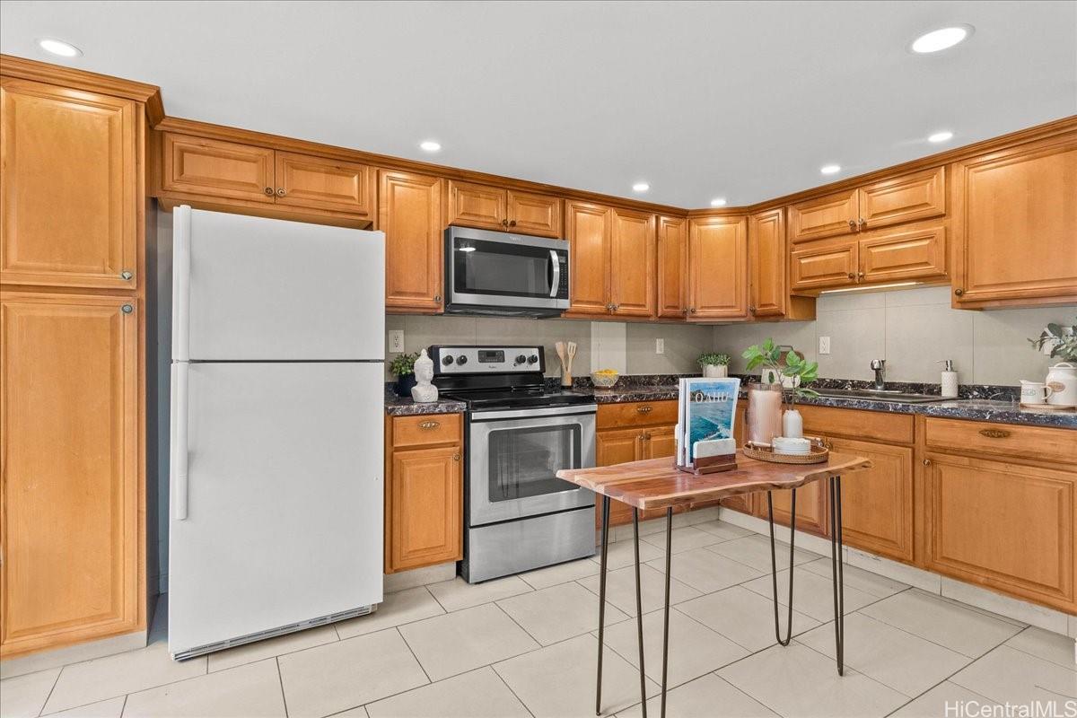 Waianae, Hawaii 96792, United States, 2 Bedrooms Bedrooms, ,2 BathroomsBathrooms,Residential,Pending,41925