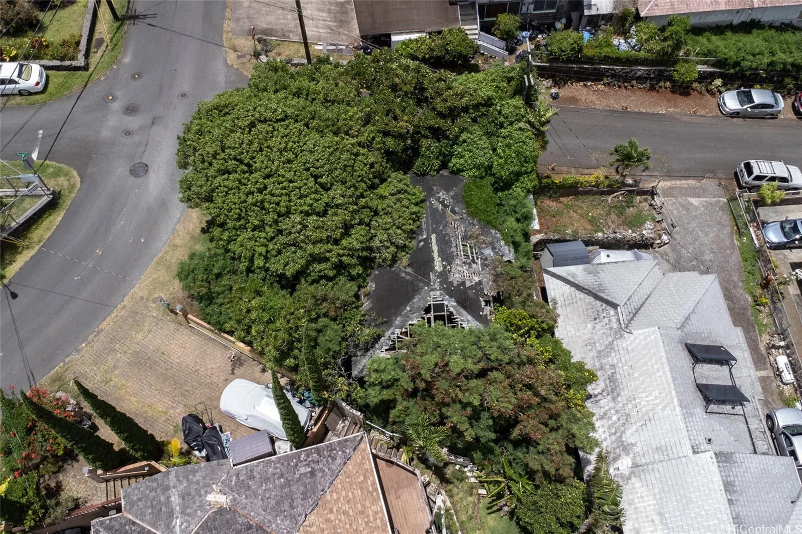 Honolulu, Hawaii 96819, United States, 2 Bedrooms Bedrooms, ,1 BathroomBathrooms,Residential,Active,44376