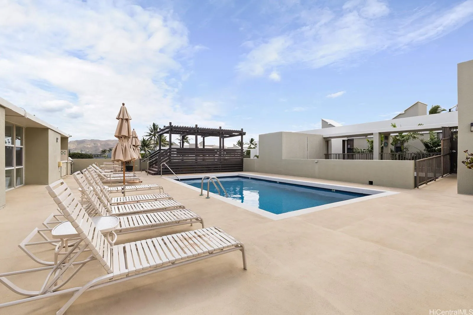 Kailua, Hawaii 96734, United States, 3 Bedrooms Bedrooms, ,2 BathroomsBathrooms,Residential,Pending,37891