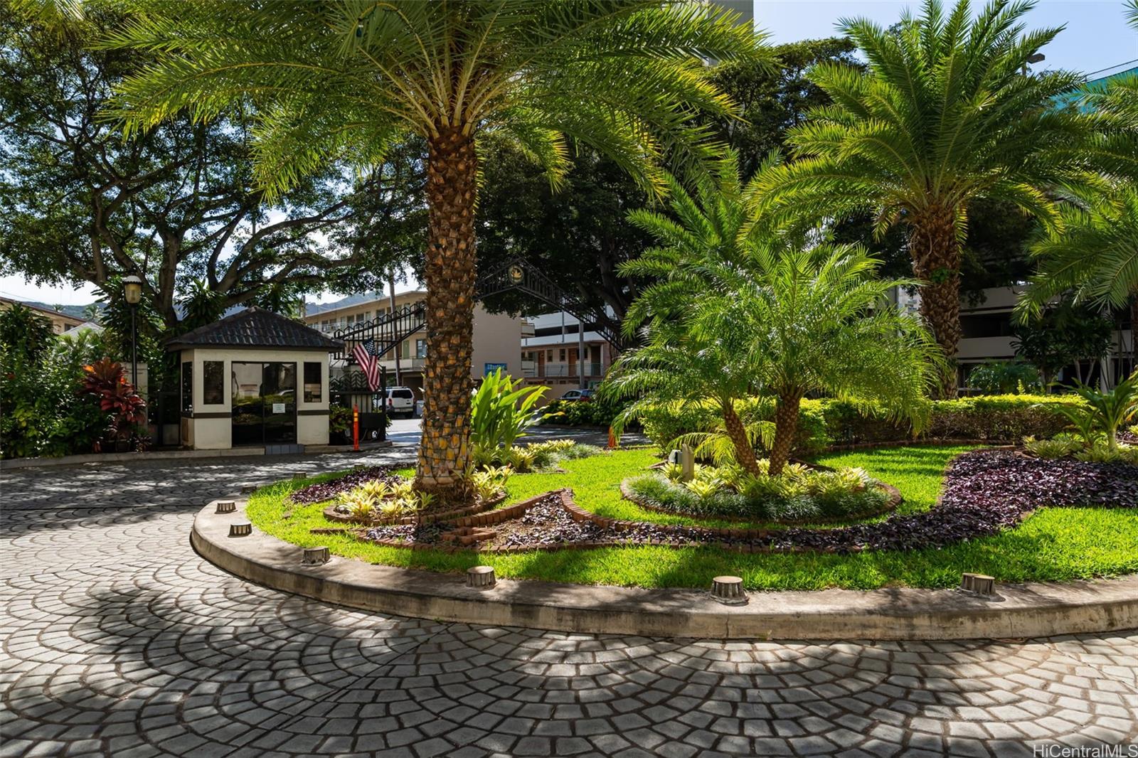 Liliuokalani Gardens Condominium