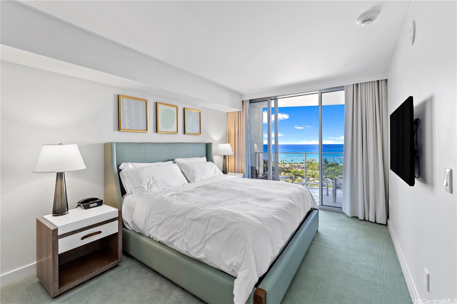 383 Kalaimoku Street E2308